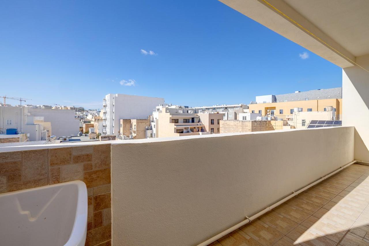 Perfect Location Idyllic 2Br Apartment Слима Экстерьер фото