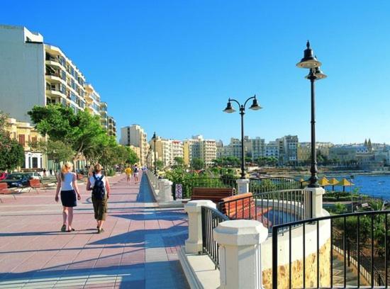 Perfect Location Idyllic 2Br Apartment Слима Экстерьер фото